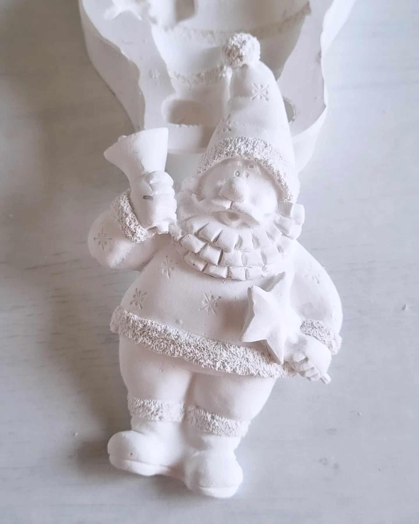 Molde de Pai Natal em forma de sino, figura branca com estrela e detalhes texturizados