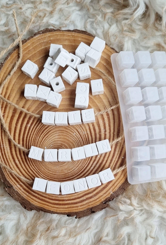 Cubos brancos de silicone com letras maiúsculas, moldes de alfabeto