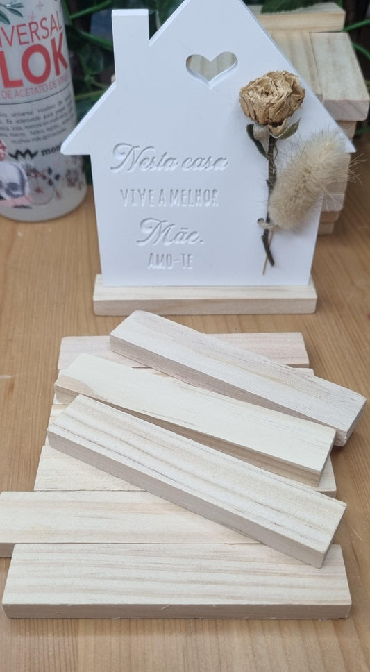 Conjunto de 10 tiras de madeira claras, retangulares, para artesanato e decoração.
