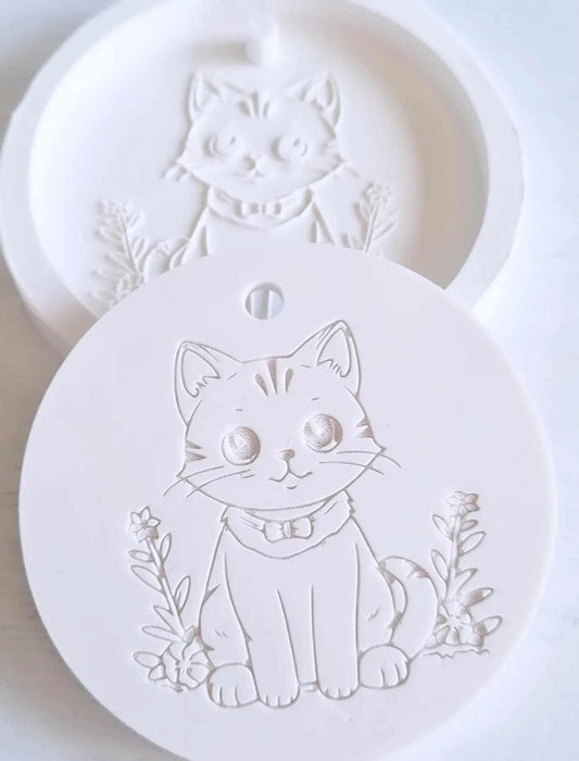 Molde redondo com gato em relevo, em formato circular