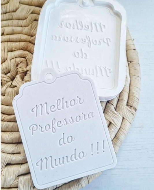 Molde em silicone branco para sabonetes, com inscrições em relevo «melhor professora do mundo»