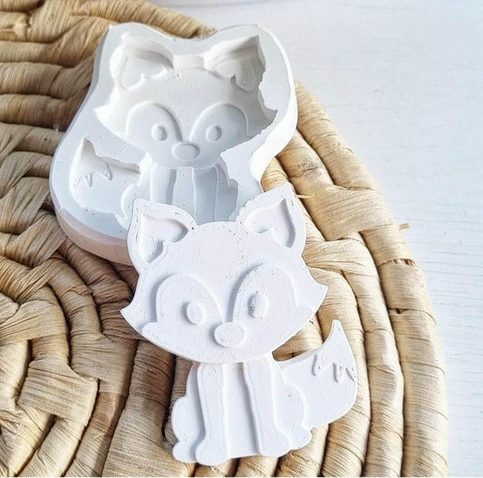 Molde branco em forma de raposa do Pequeno Príncipe com detalhes