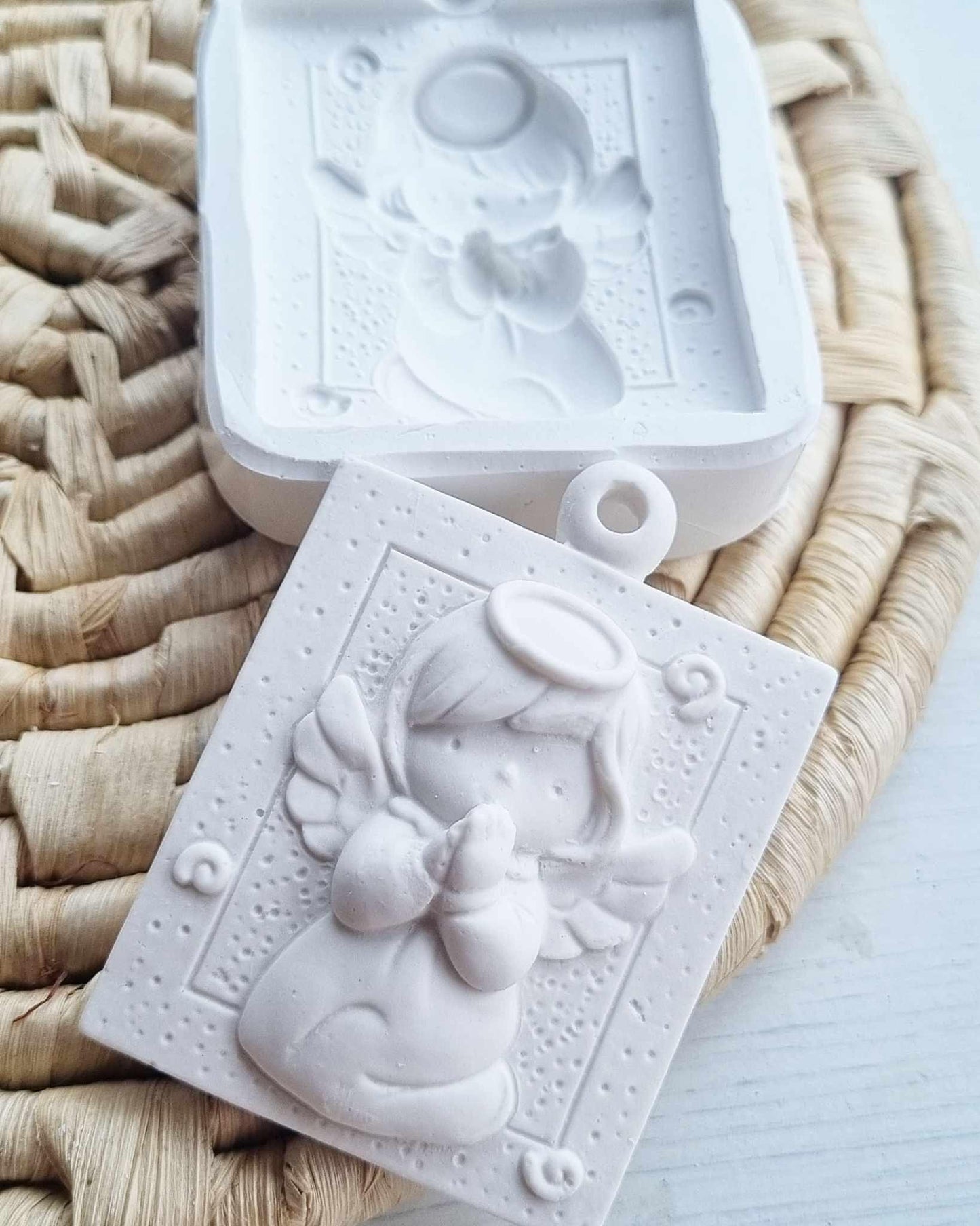 Molde quadrado em silicone com anjo em relevo