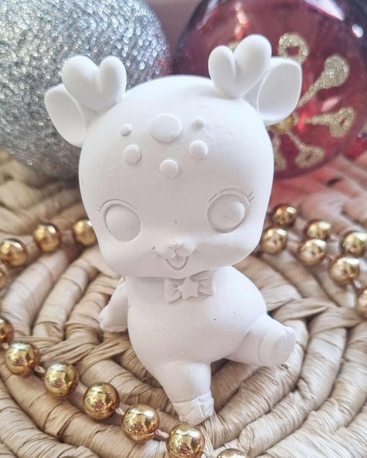 Molde 3D de rena branco, com carinhas e cornos em relevo, corpo pequeno e patas