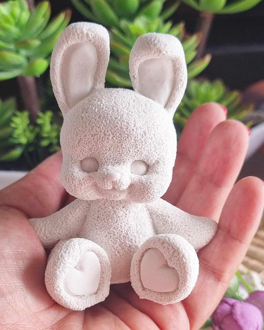 Molde 3D em forma de coelho com corações, peluche bege claro