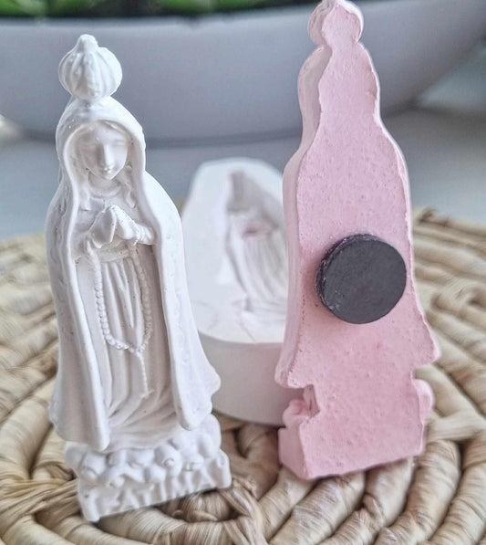 Molde de Nossa Senhora para íman, vista de costas com disco de imã rosa