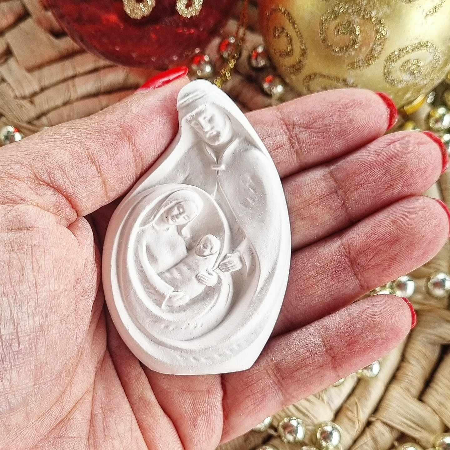 Molde pequeno oval branco para presépio, relevo do Menino e Nossa Senhora