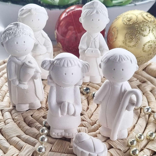 Figuras de Reis Magos em gesso branco para presépio infantil, com esferas prateadas