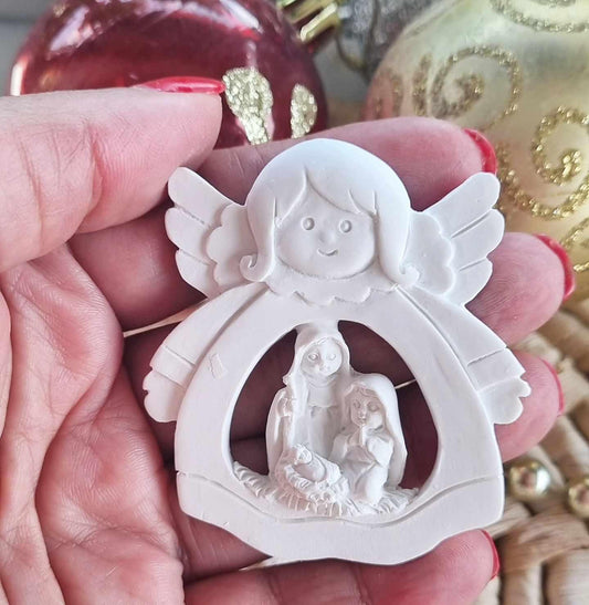 Molde de anjo branco com presépio em relevo, mãos e asas