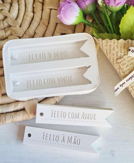 Molde duplo para etiquetas com duas frases, com duas etiquetas brancas em seta