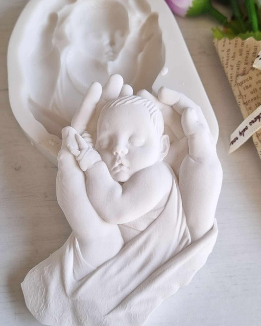 Molde de mãos com bebé em relevo, branco, com mãos e corpo do bebé