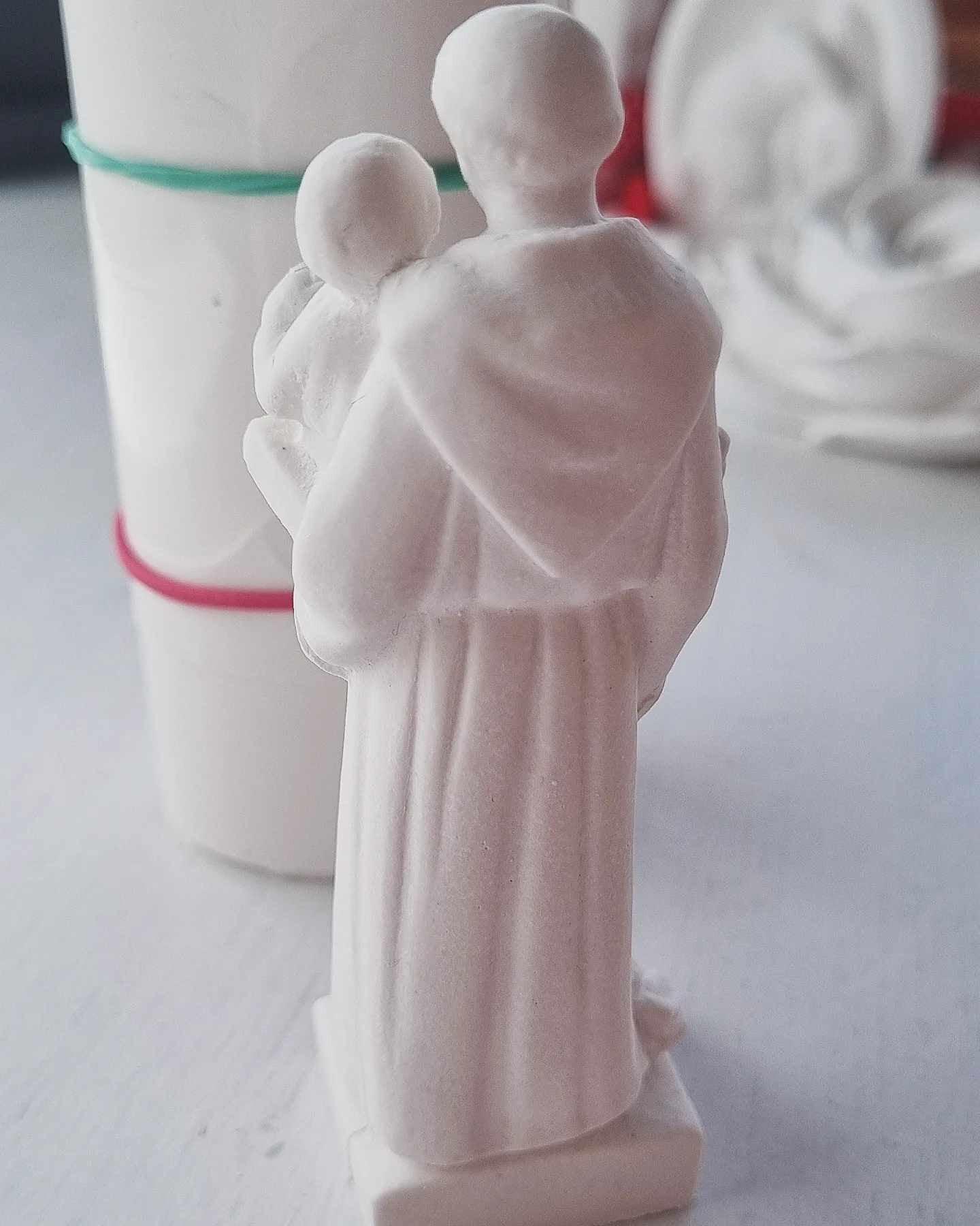 Molde 3D de Santo António com Menino, vista traseira em relevo rosa claro