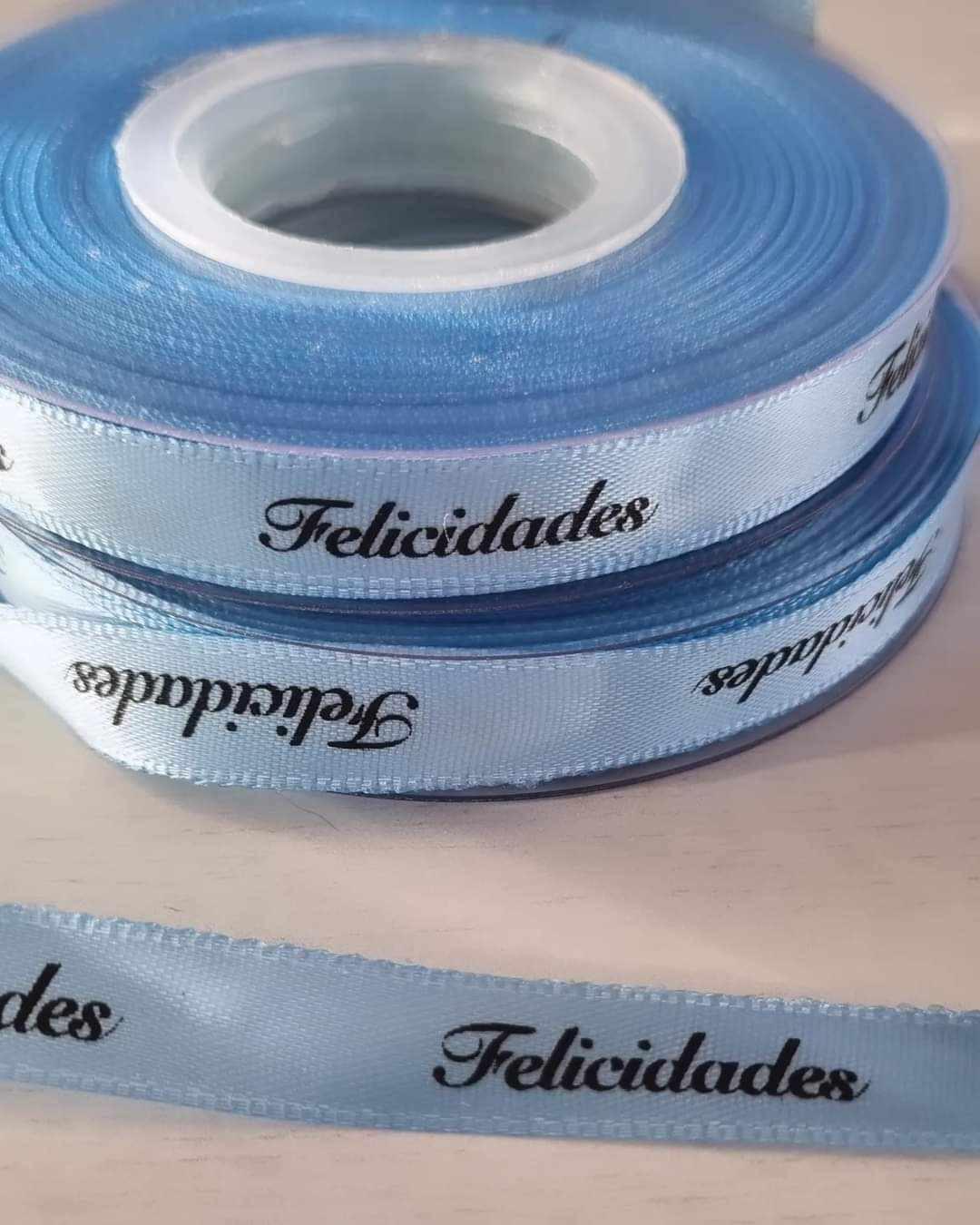 Fita azul em rolo com letras 'Felicidades'