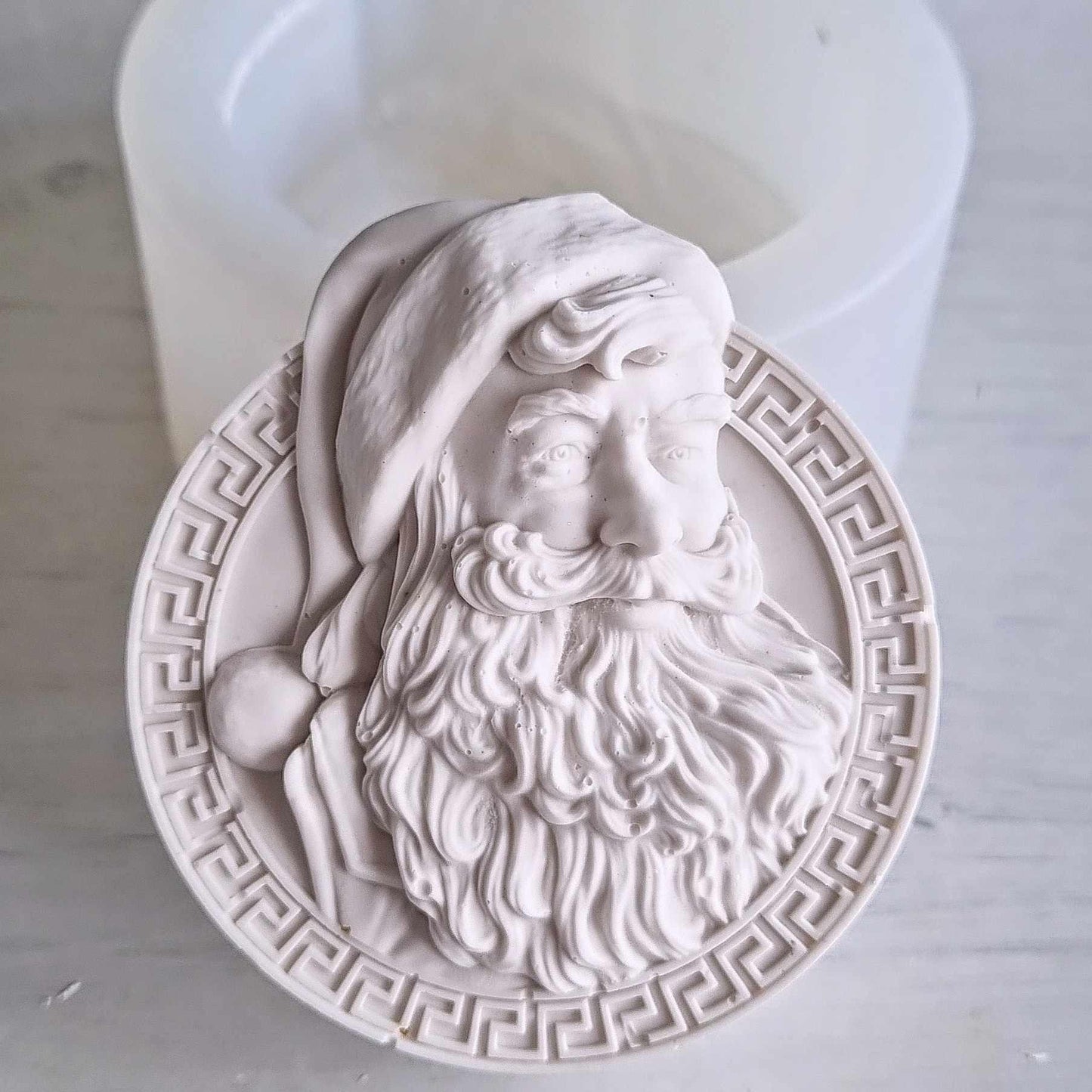 Molde de medalha do Pai Natal em relevo, círculo com contorno geométrico