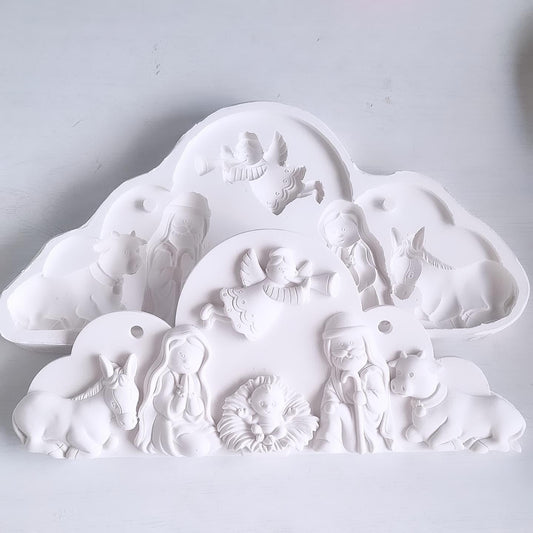 Molde de nuvem para presépio com figuras em relevo, fundo branco