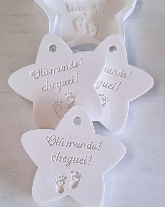 Molde estrela branco com texto “Olá mundo! chegou!”