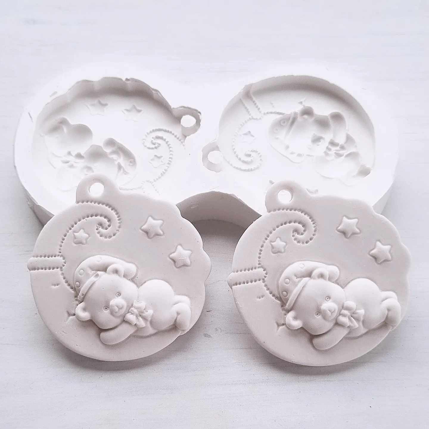 Moldes duplos de urso e lua com estrelas, brancos