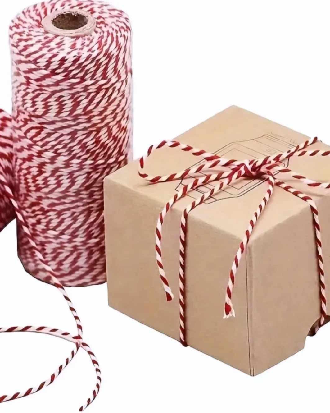 Rolo de corda de algodão trançada branco e vermelho, com cordel amarrado numa caixa