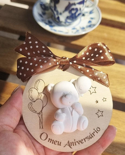 Molde circular com ursinho, estrelas, laço e "O meu Aniversário"