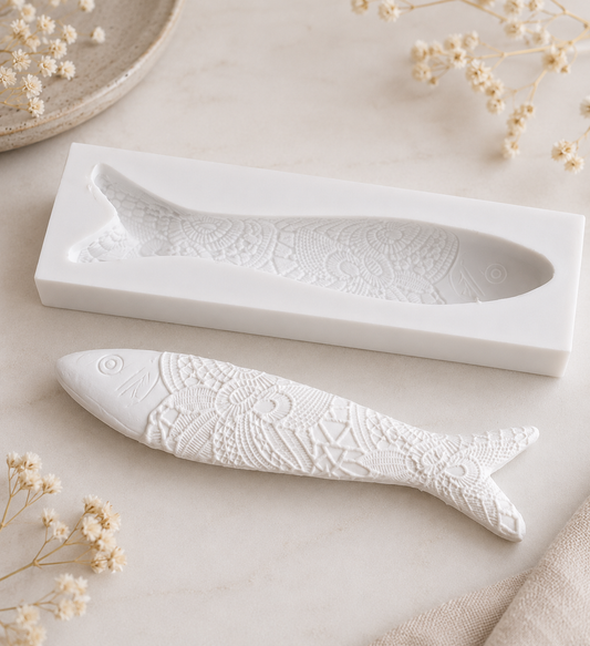 Molde de sardinha em branco, com padrão de renda em relevo