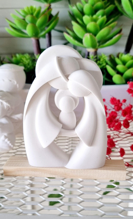 Molde para presépio branco com composição em espiral e base de madeira