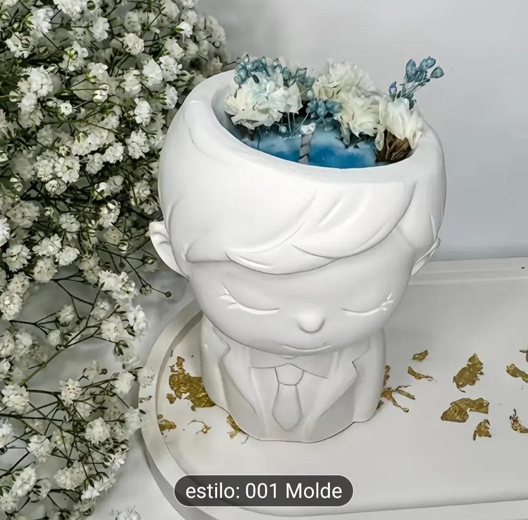 Molde de vaso em forma de menino com flores no interior, branco