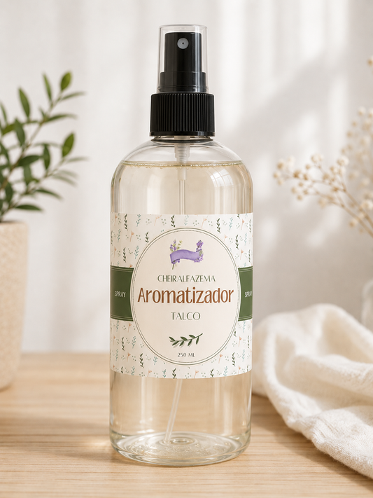 Frasco aromatizador spray Talco 250 ml com pulverizador e rótulo ilustrado.