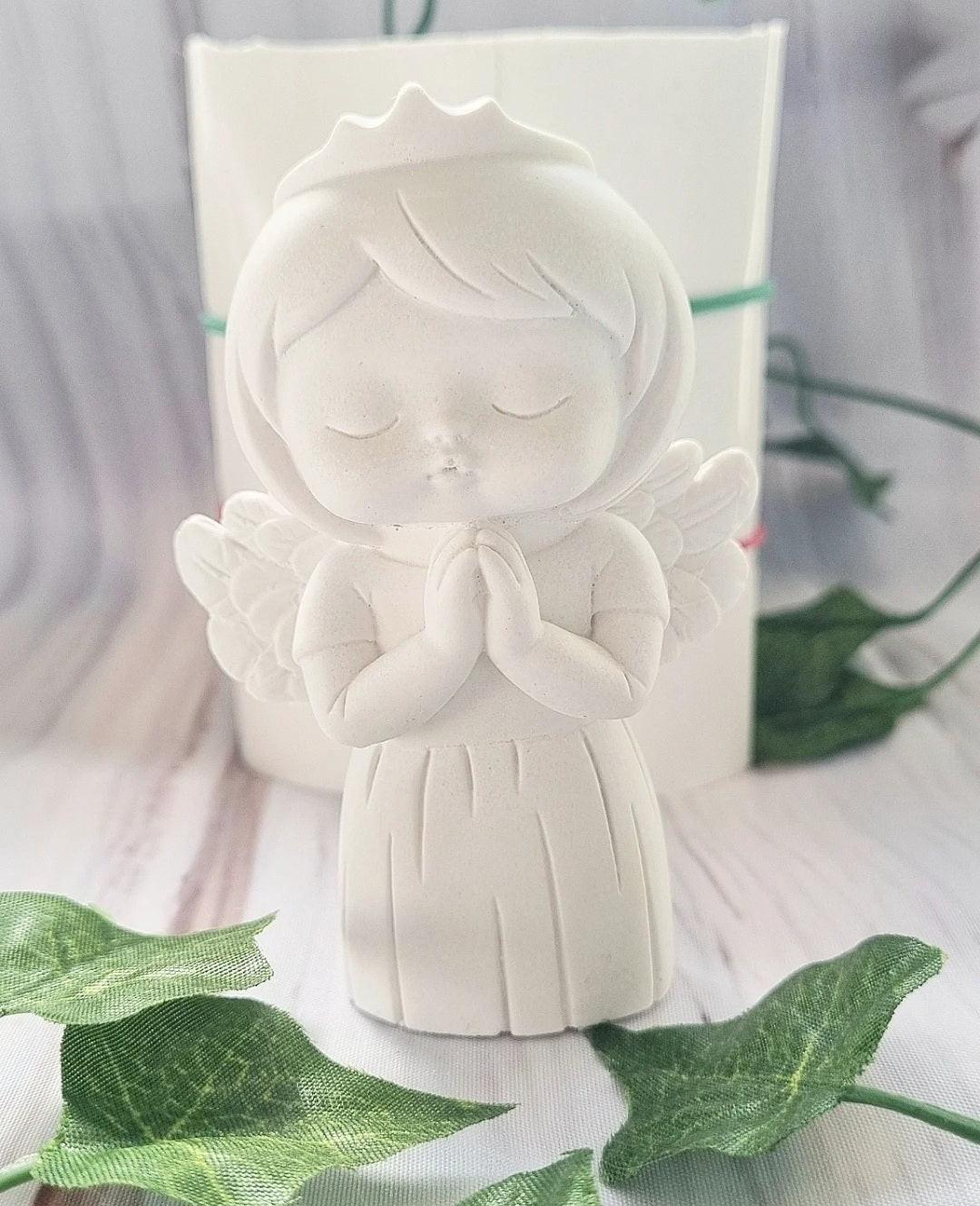 Molde 3D de anjo menina a rezar, em relevo branco