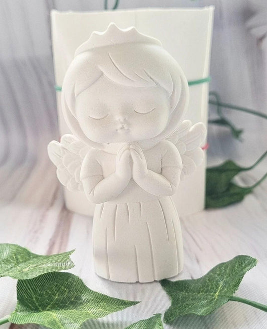 Molde 3D de anjo menina a rezar, em relevo branco