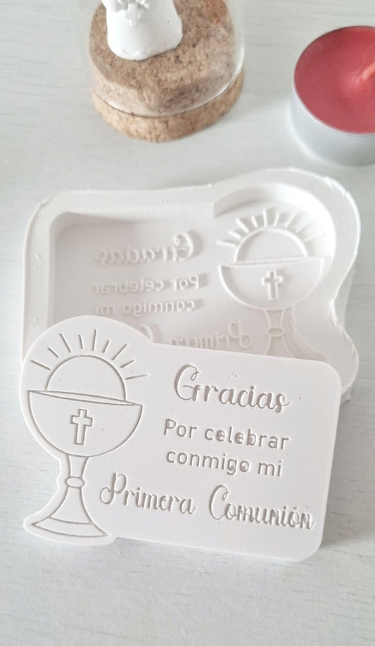 Molde de comunhão branco com texto 'Gracias' e cálice com cruz