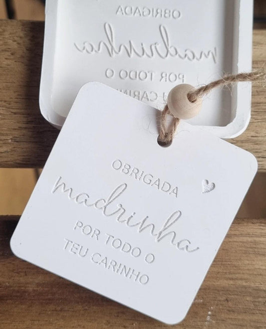 Molde de dedicatória para madrinha em cartão branco com texto manuscrito e coração