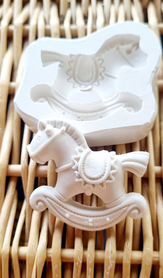 Moldes de cavalo pequeno em silicone branco, com cavalo em relevo