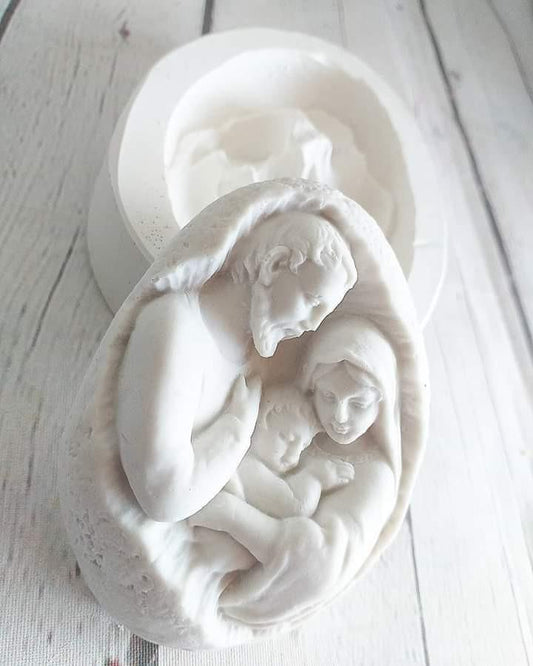 Molde da Sagrada Família oval branco com relevo da família e criança