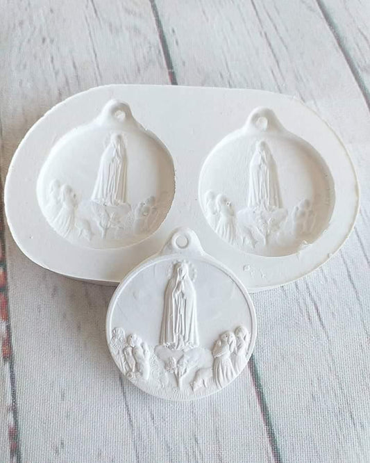 Molde duplo da Nossa Senhora de Fátima com três moldes circulares e furo