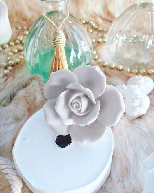 Molde em forma de flor branca para difusor de cheiro, com base circular