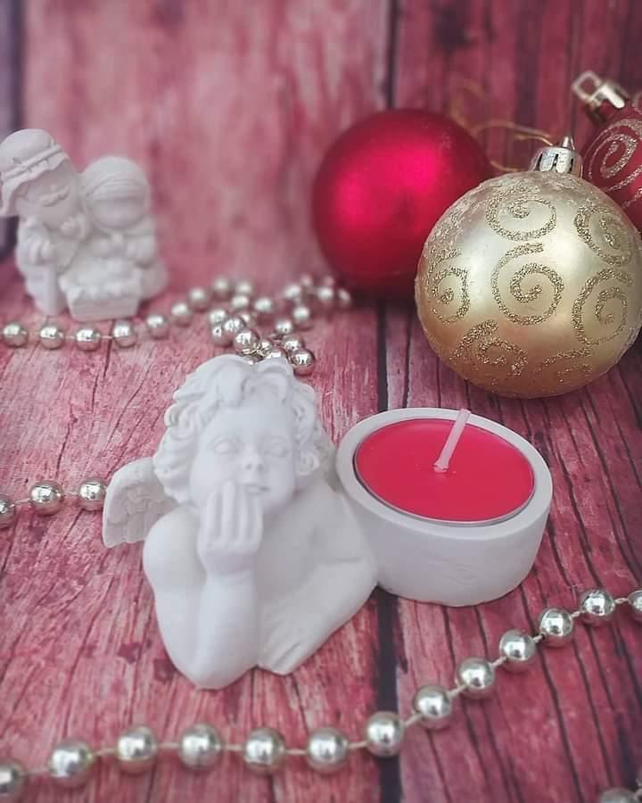 Porta-vela anjo 3D branco com vela vermelha em taça e figura completa