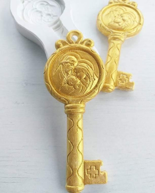 Molde de chave Sagrada Família com furo, com acabamento dourado e forma oval