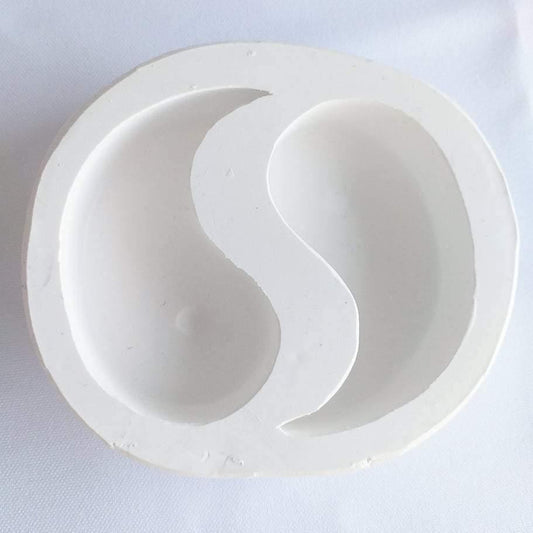 Molde Yin-Yang pequeno, disco branco com yin-yang em baixo-relevo