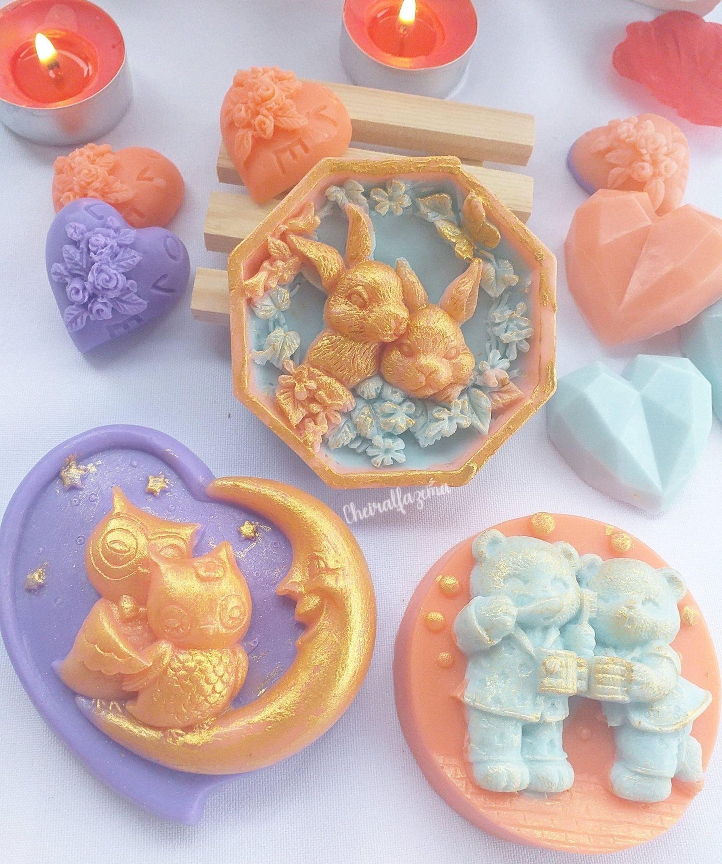 Conjunto de moldes em formas variadas com ursinhos dourados e cores pastel