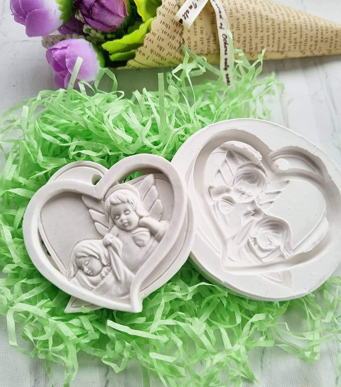 Moldes de coração em branco com relevo de bebé e anjo da guarda, 2 peças