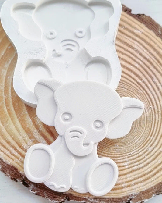Molde em forma de elefante branco com detalhe de tromba e patas