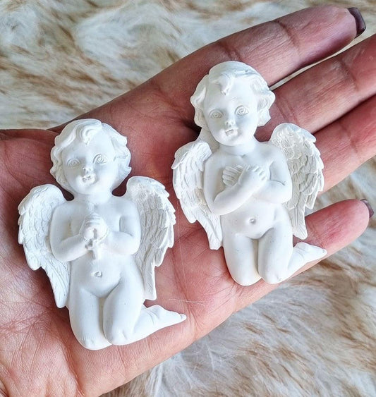 Molde de anjos com duas figuras infantis aladas, em relevo