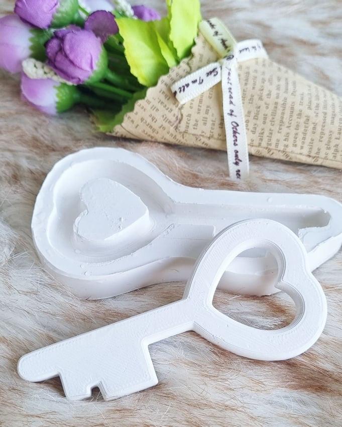 Molde de chave em silicone branco, com formato de coração