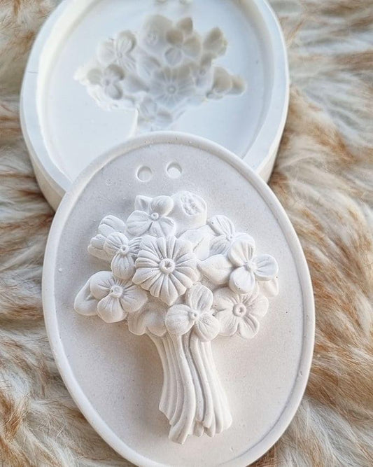 Molde oval com relevo de ramo de flores, padrão florido, branco