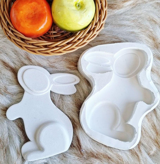 Molde de coelhinho em silicone branco, com duas formas