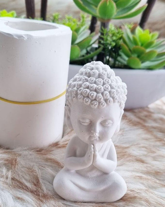 Molde de buda decorativo branco, estátua sentada com mãos em prece