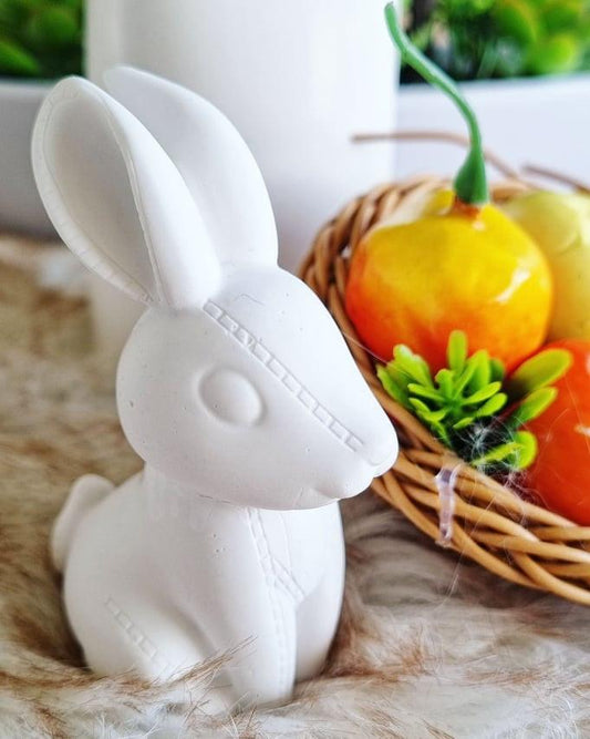 Molde 3D de coelho branco, com detalhes em relevo e ranhuras no corpo
