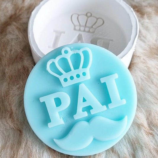 Molde de silicone azul para 'PAI' com coroa e bigode