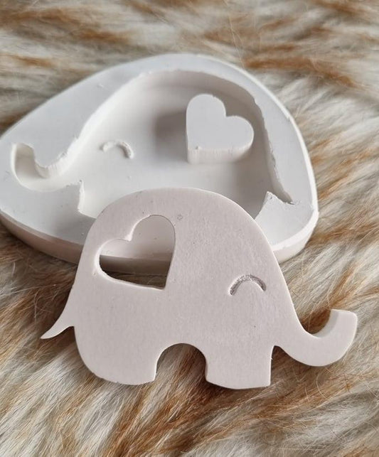 Molde de silicone em forma de elefante com recorte de coração, cor branca