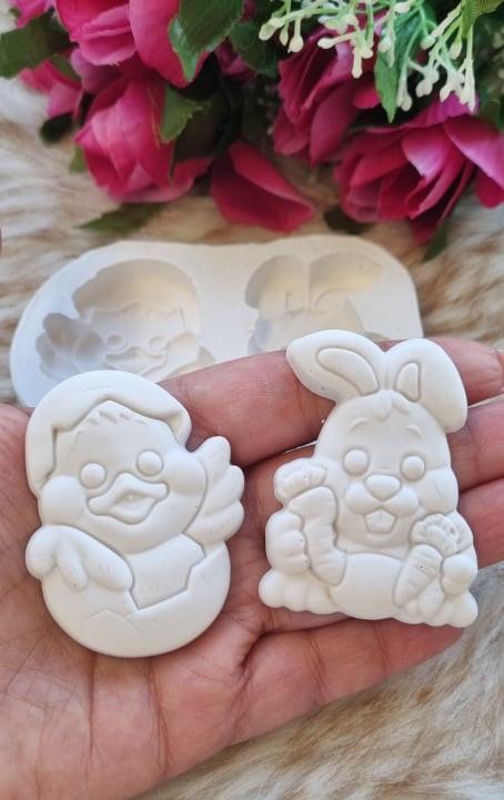 Molde duplo de Páscoa branco com dois coelhos, duas peças em mão